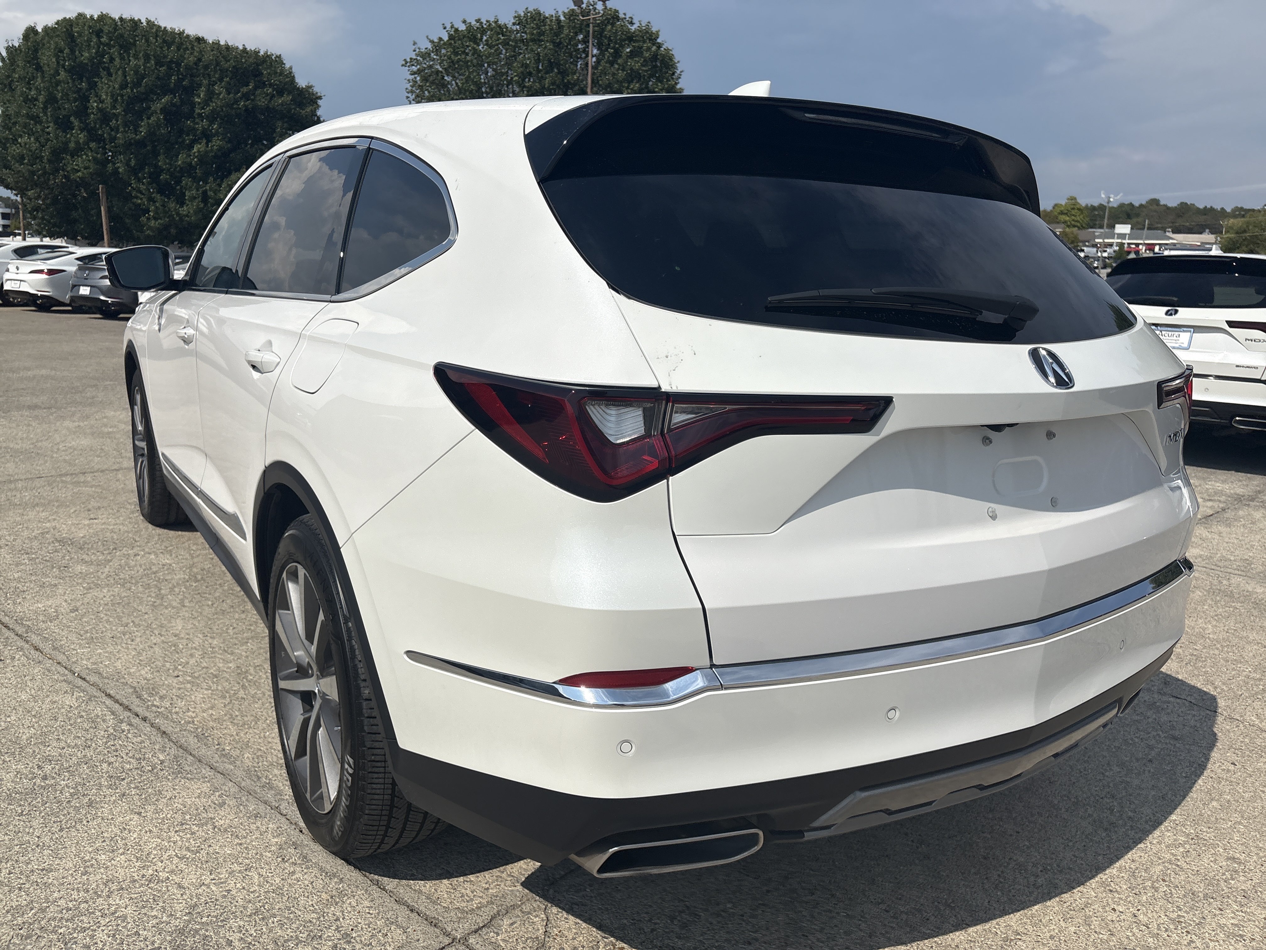 Used 2025 Acura MDX w/ Technology Package FWD image 3