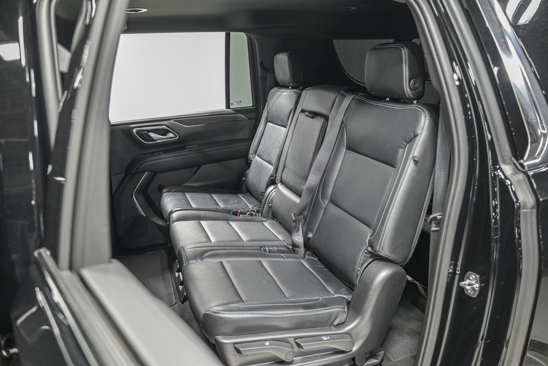 Used 2023 Chevrolet Suburban LS AWD/4WD image 30