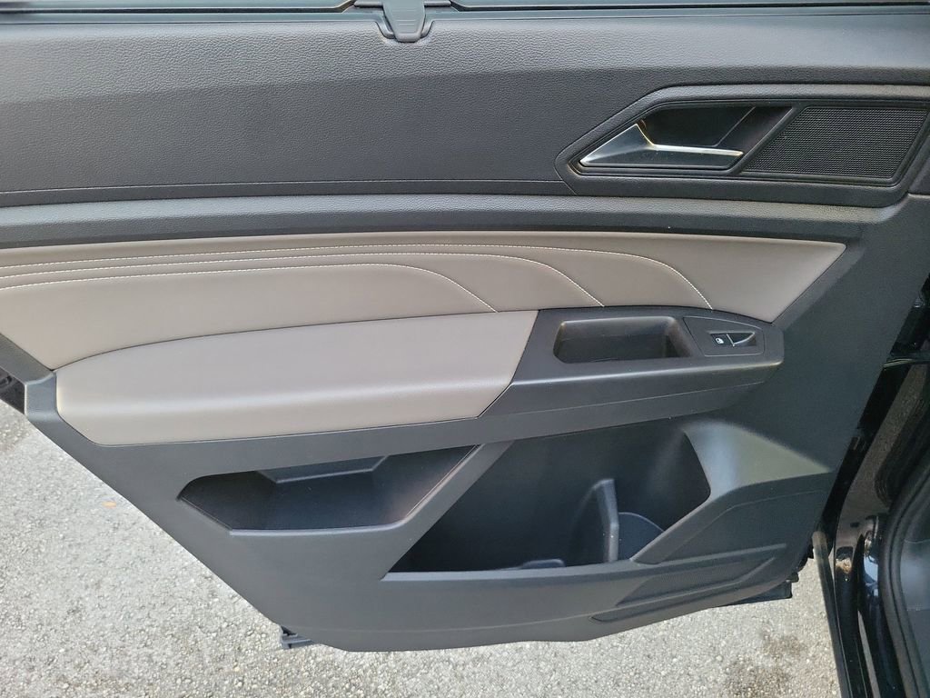 Used 2023 Volkswagen Atlas SE w/ Panoramic Sunroof Package image 11