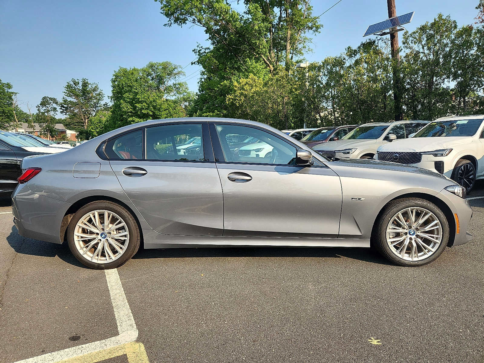 Used 2023 BMW 330e xDrive w/ Premium Package AWD/4WD image 7