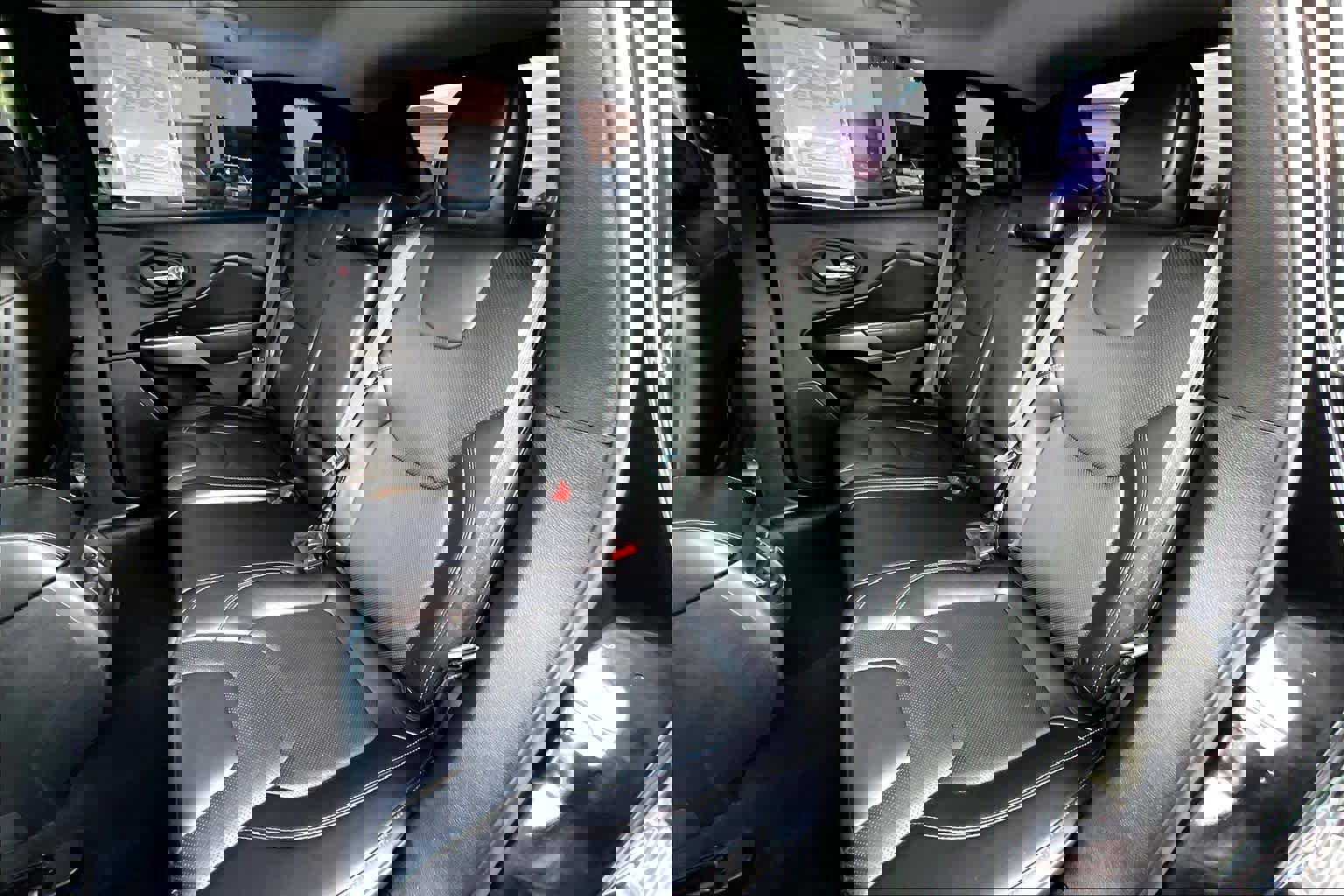 Used 2019 Jeep Cherokee Limited image 18