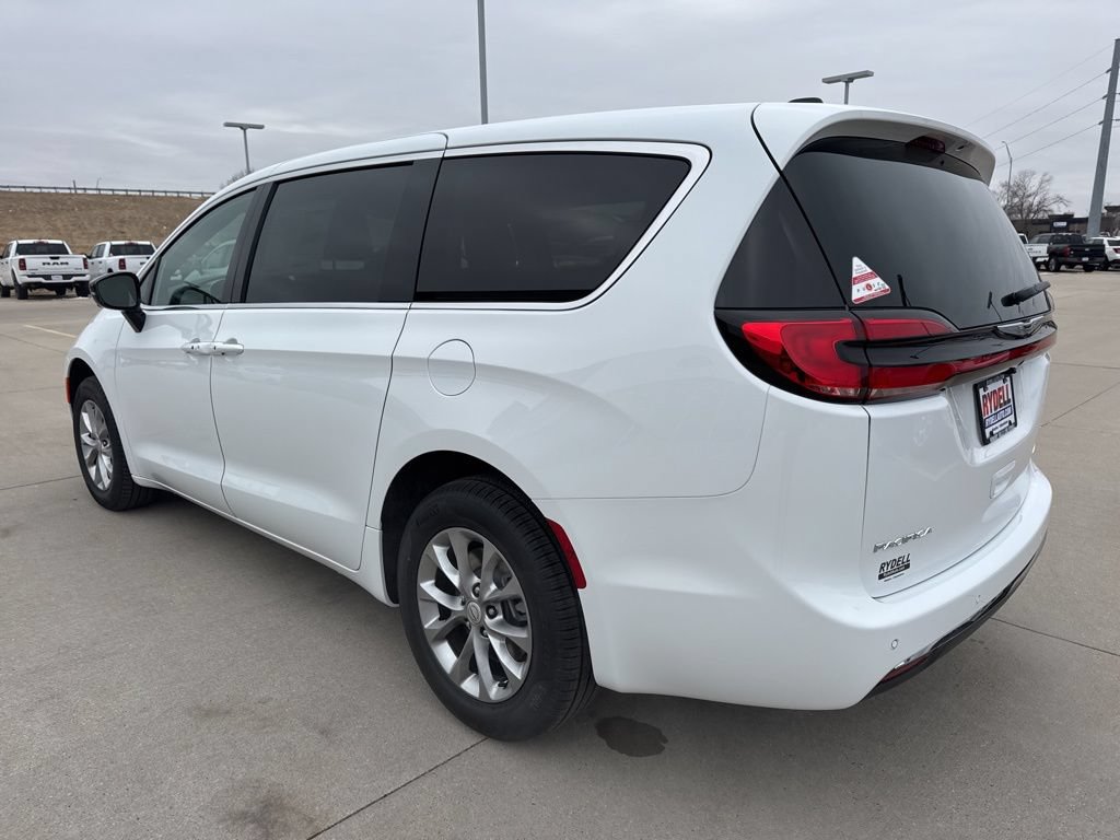New 2026 Chrysler Pacifica Select AWD/4WD image 24