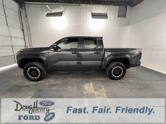 Used 2024 Toyota Tacoma TRD Off-Road image 4