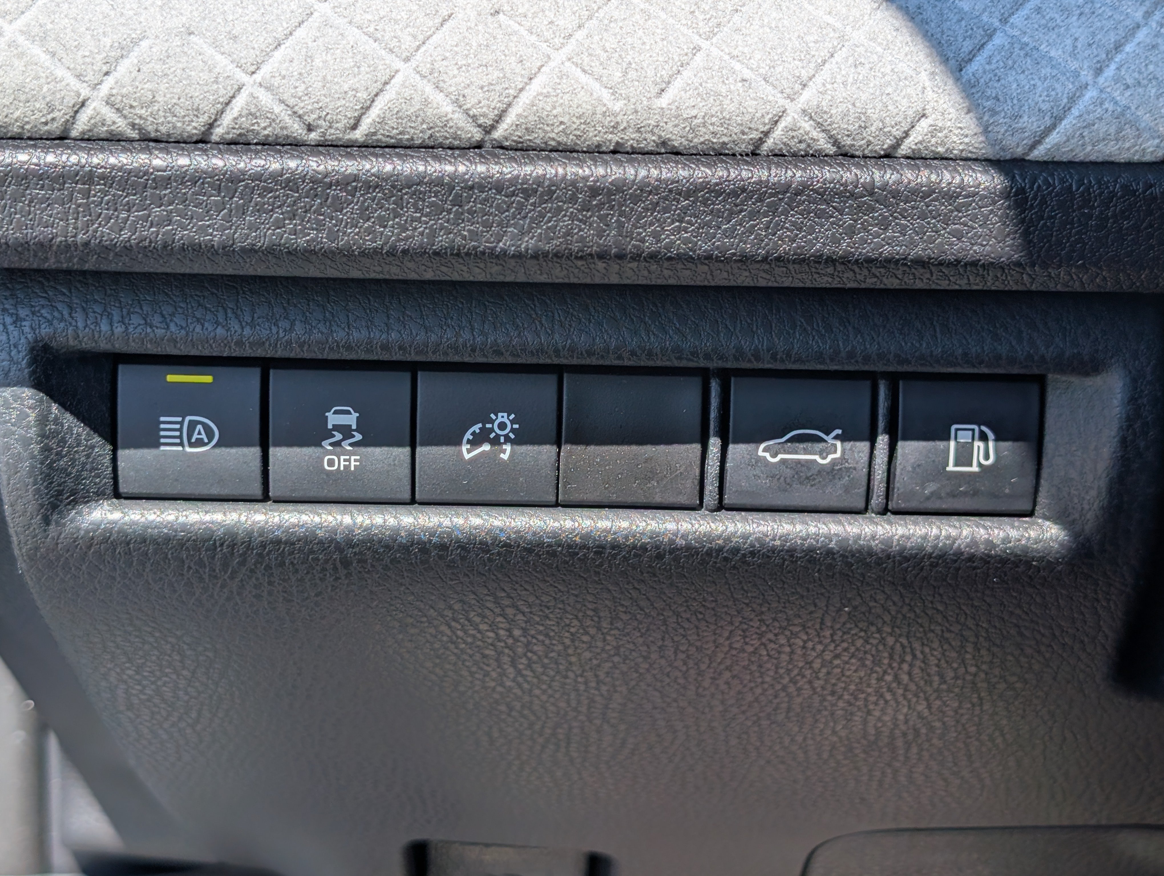 Used 2025 Toyota Camry XLE FWD image 21