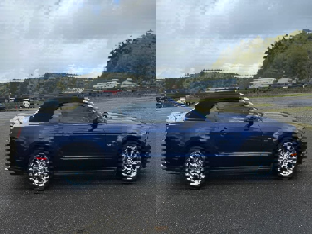 Used 2010 Ford Mustang GT image 7