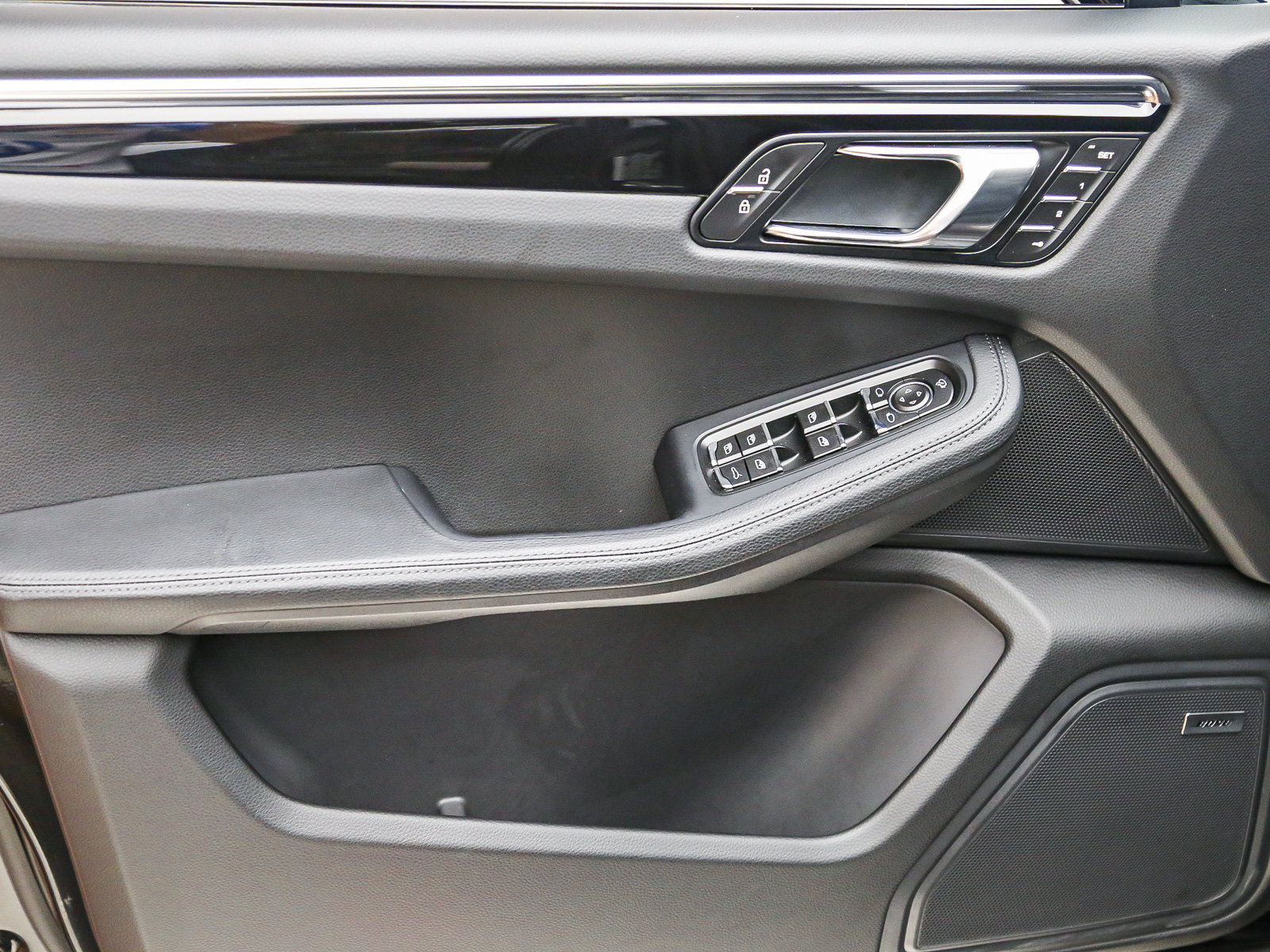 Certified 2026 Porsche Macan AWD/4WD image 23