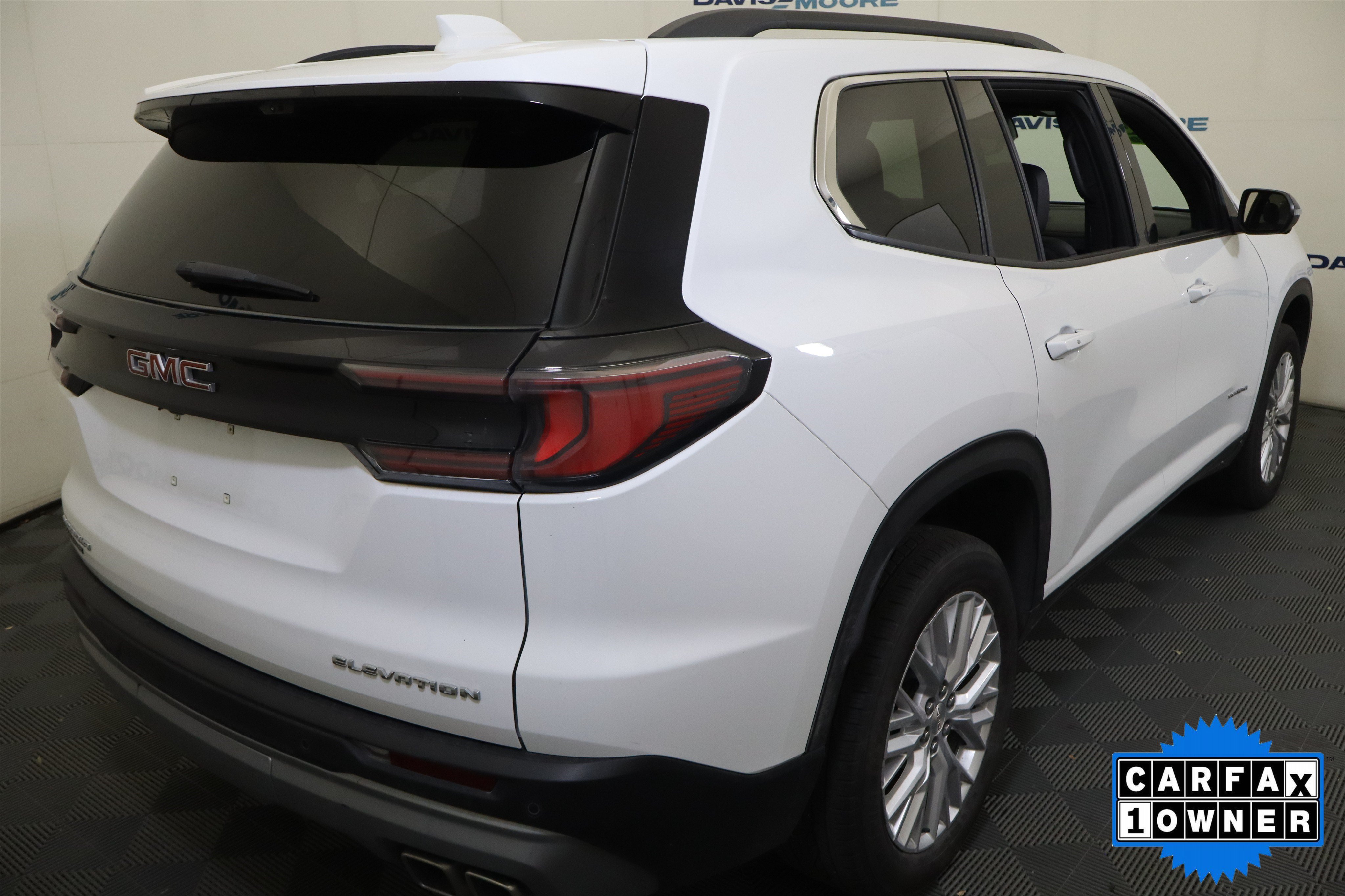 Used 2026 GMC Acadia Elevation w/ Elevation Premium Package FWD image 6