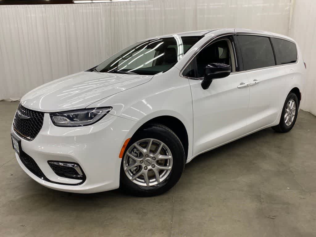 Used 2024 Chrysler Pacifica Touring-L FWD image 1