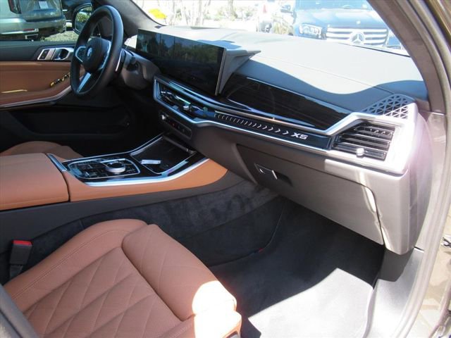 Used 2026 BMW X5 xDrive50e image 11