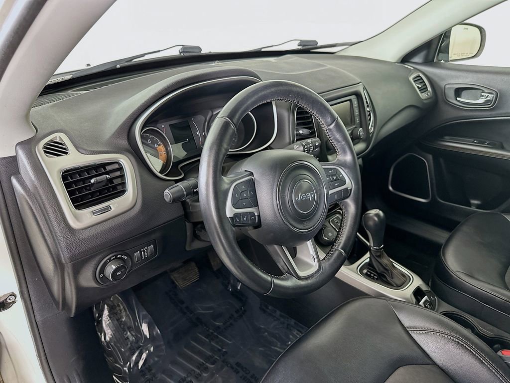 Used 2017 Jeep Compass Latitude image 13