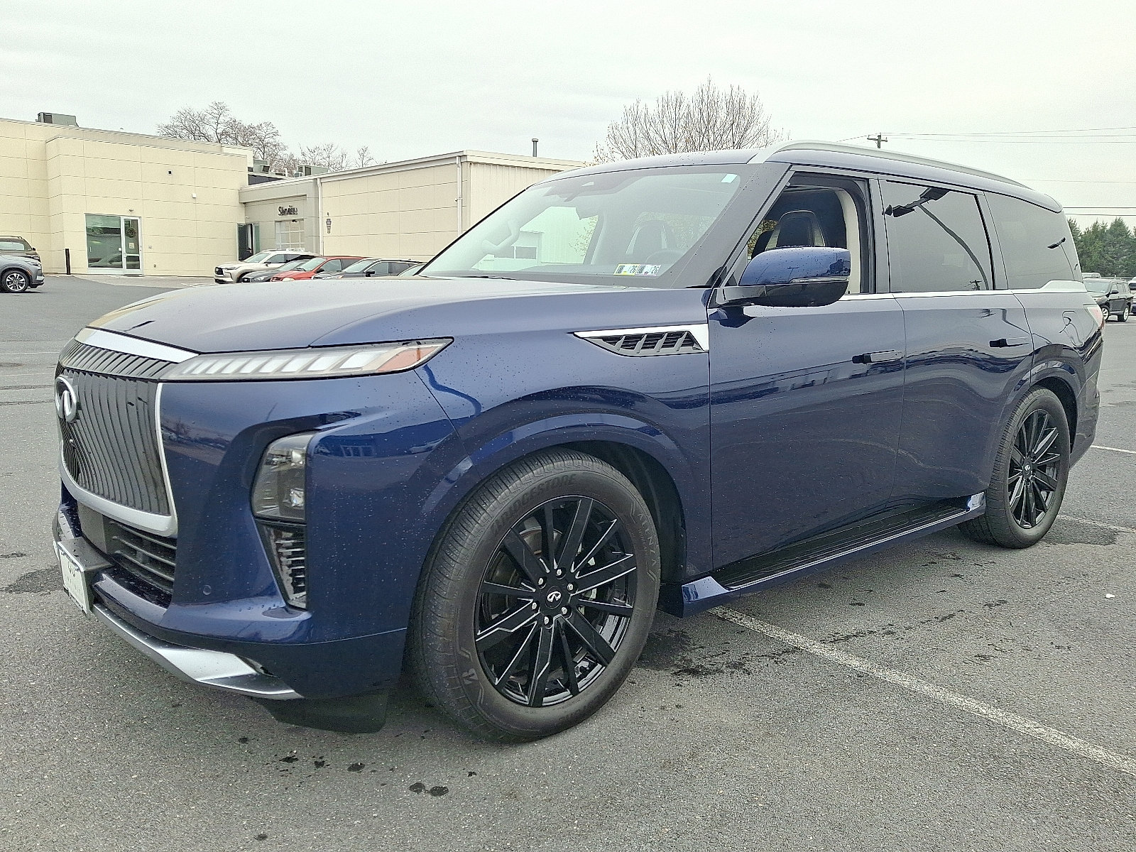 Certified 2025 INFINITI QX80 Sensory image 3