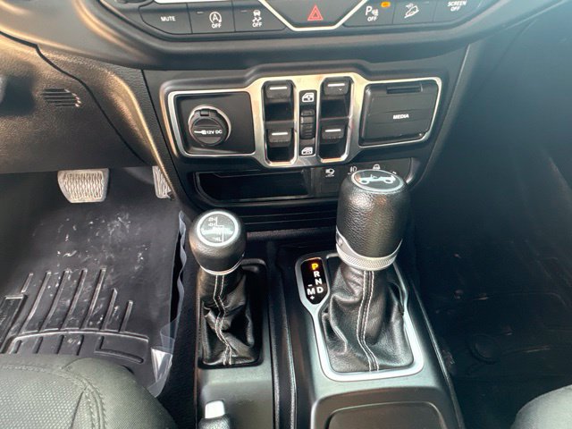 Used 2019 Jeep Wrangler Unlimited Sahara w/ Safety Group AWD/4WD image 22