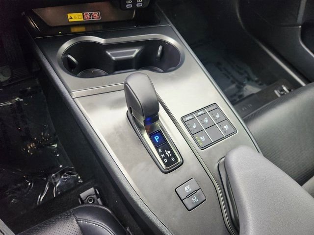 Used 2025 Lexus UX 300h FWD w/ Accessory Package (Z2) image 22