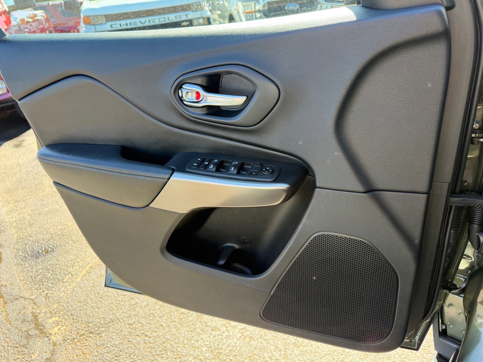 Used 2020 Jeep Cherokee Latitude image 20