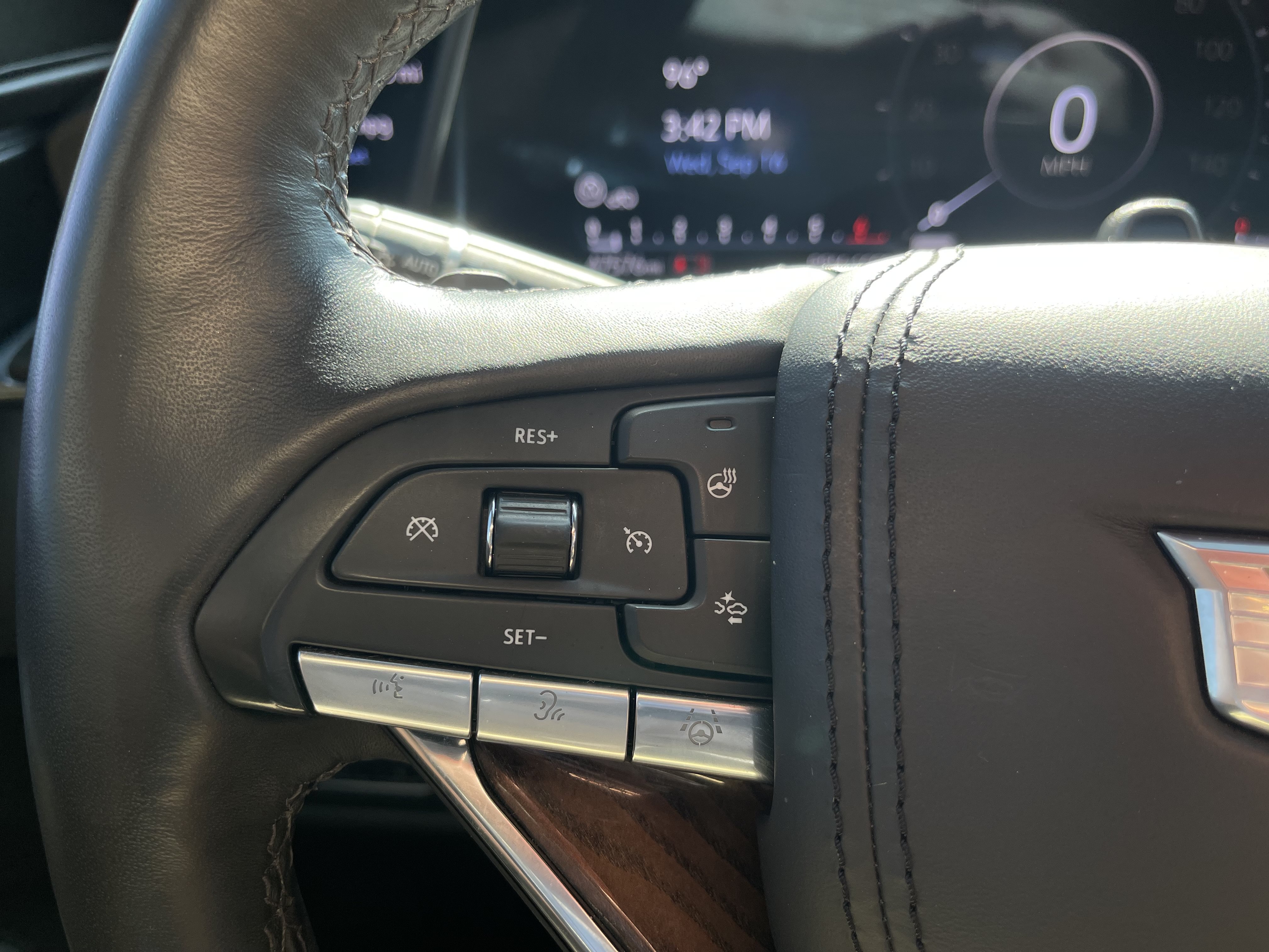 Used 2023 Cadillac Escalade Premium Luxury Platinum AWD/4WD image 15