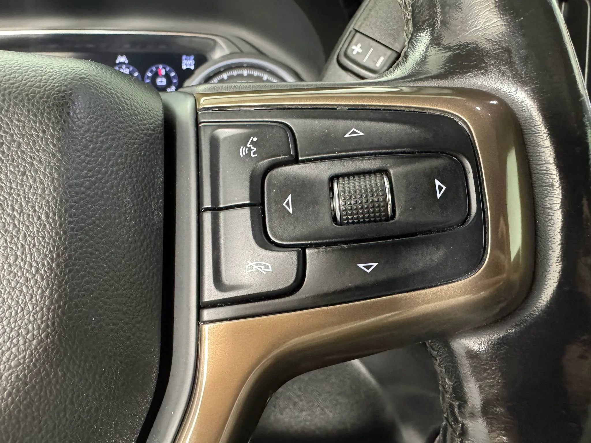 Used 2020 Chevrolet Silverado 1500 High Country w/ Technology Package AWD/4WD image 16
