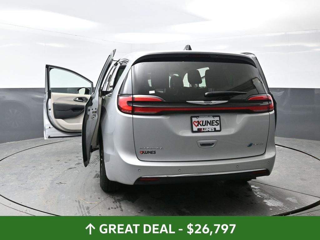 Used 2024 Chrysler Pacifica Select image 61