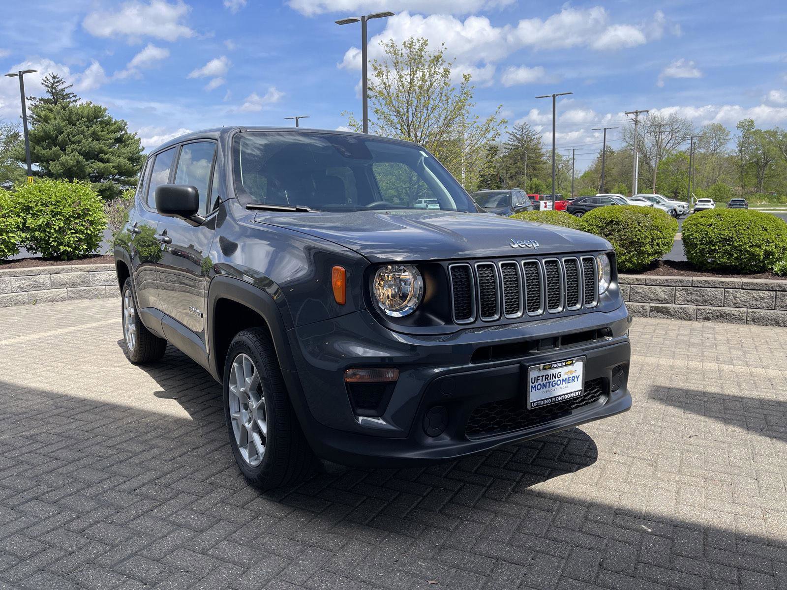 Used 2023 Jeep Renegade Latitude AWD/4WD image 7