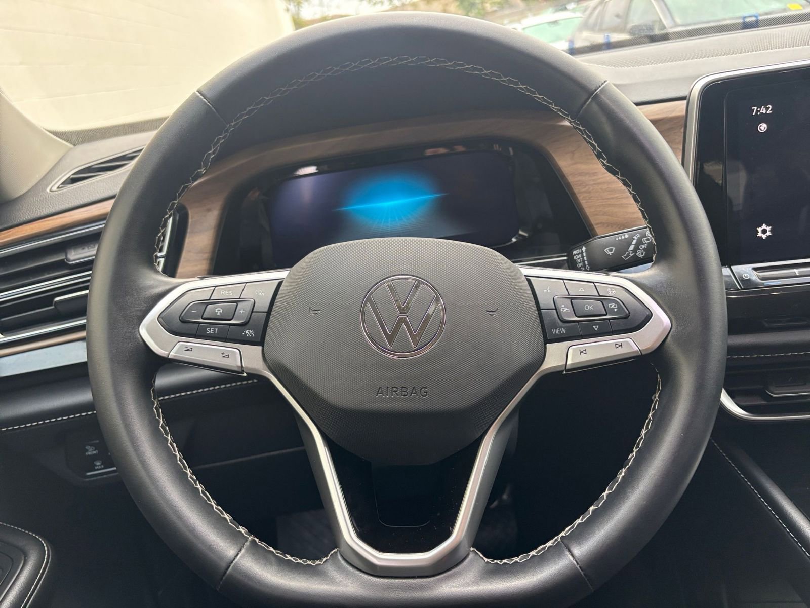 Used 2025 Volkswagen Atlas SE image 29