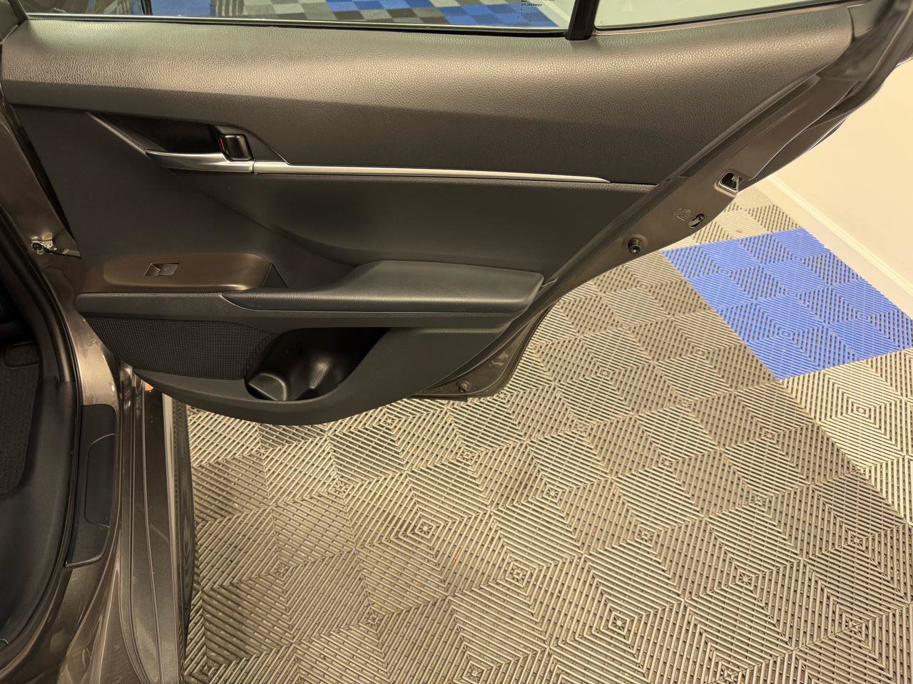 Used 2021 Toyota Camry SE w/ Convenience Package FWD image 17