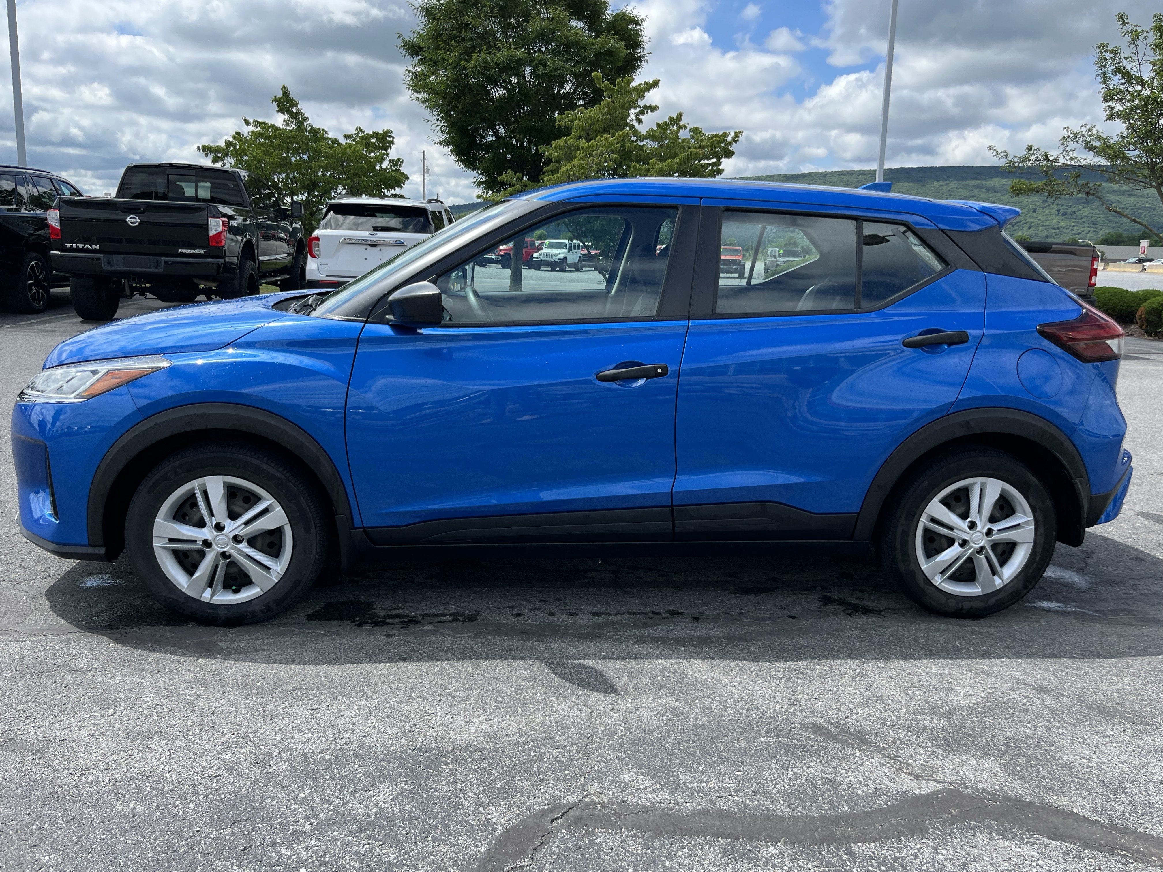 Used 2022 Nissan Kicks S w/ Interior Electronics Package FWD image 10