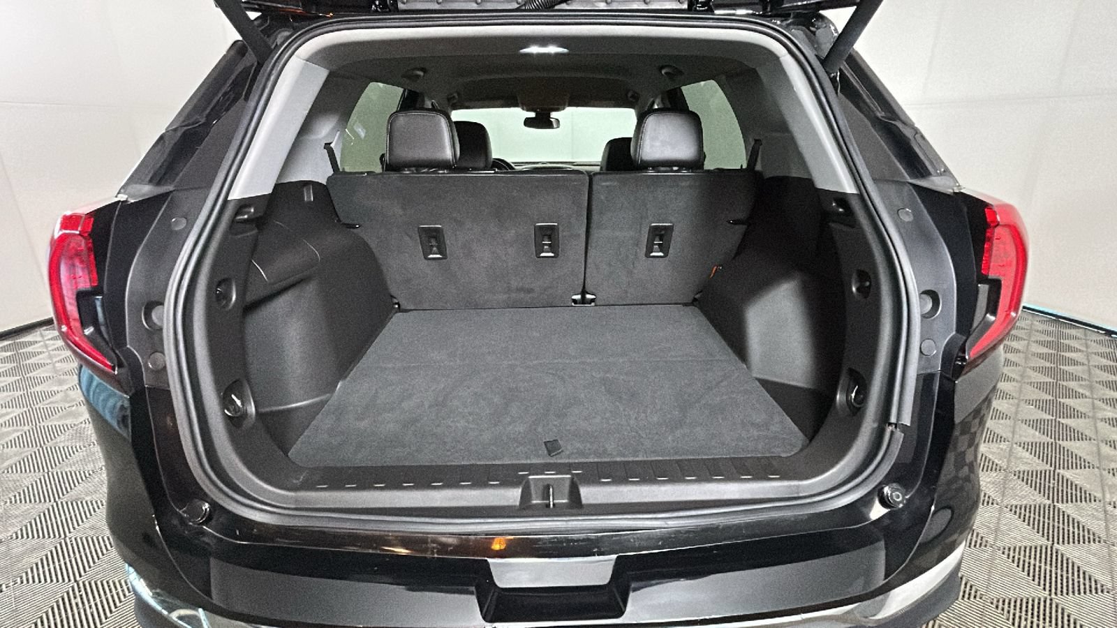 Used 2024 GMC Terrain SLT AWD/4WD image 31