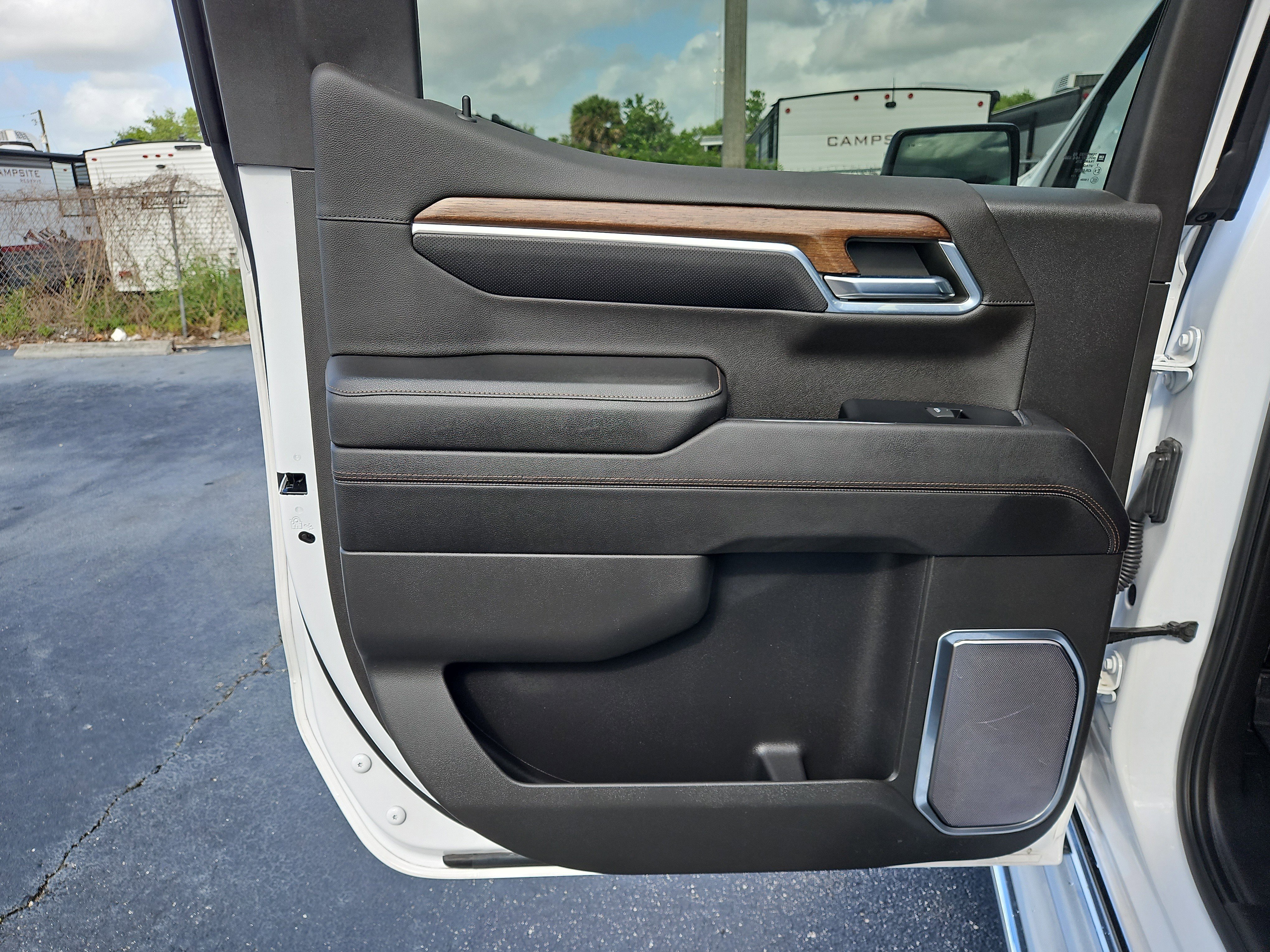 Used 2023 Chevrolet Silverado 1500 High Country w/ High Country Premium Package AWD/4WD image 13