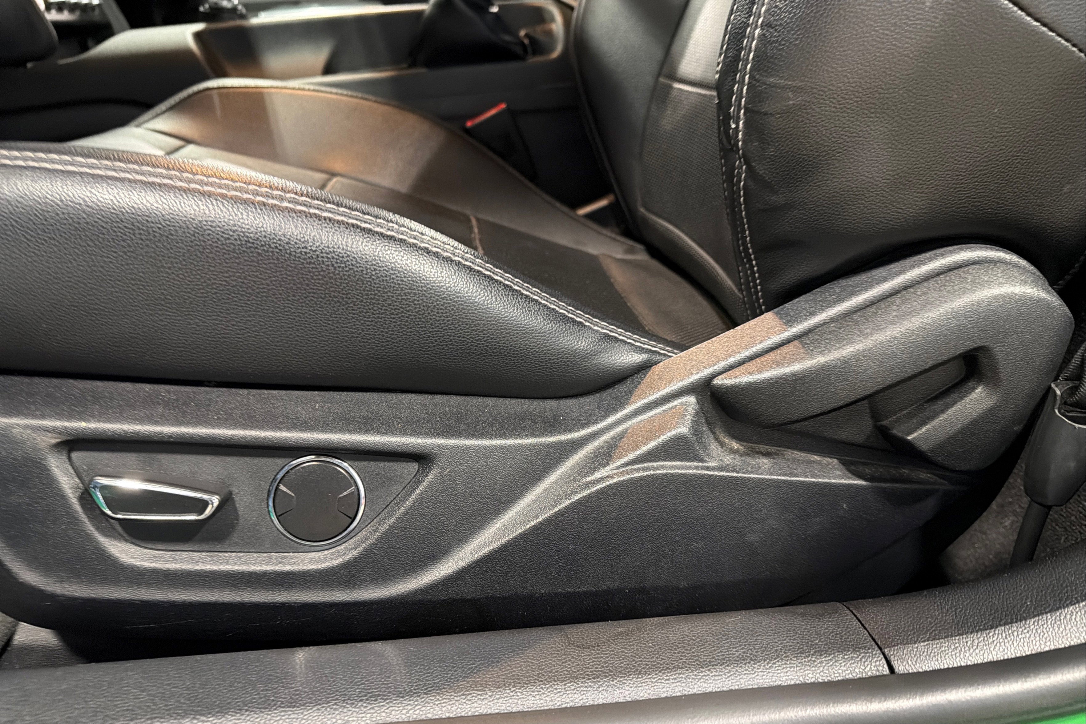 Used 2019 Ford Mustang Premium RWD image 18