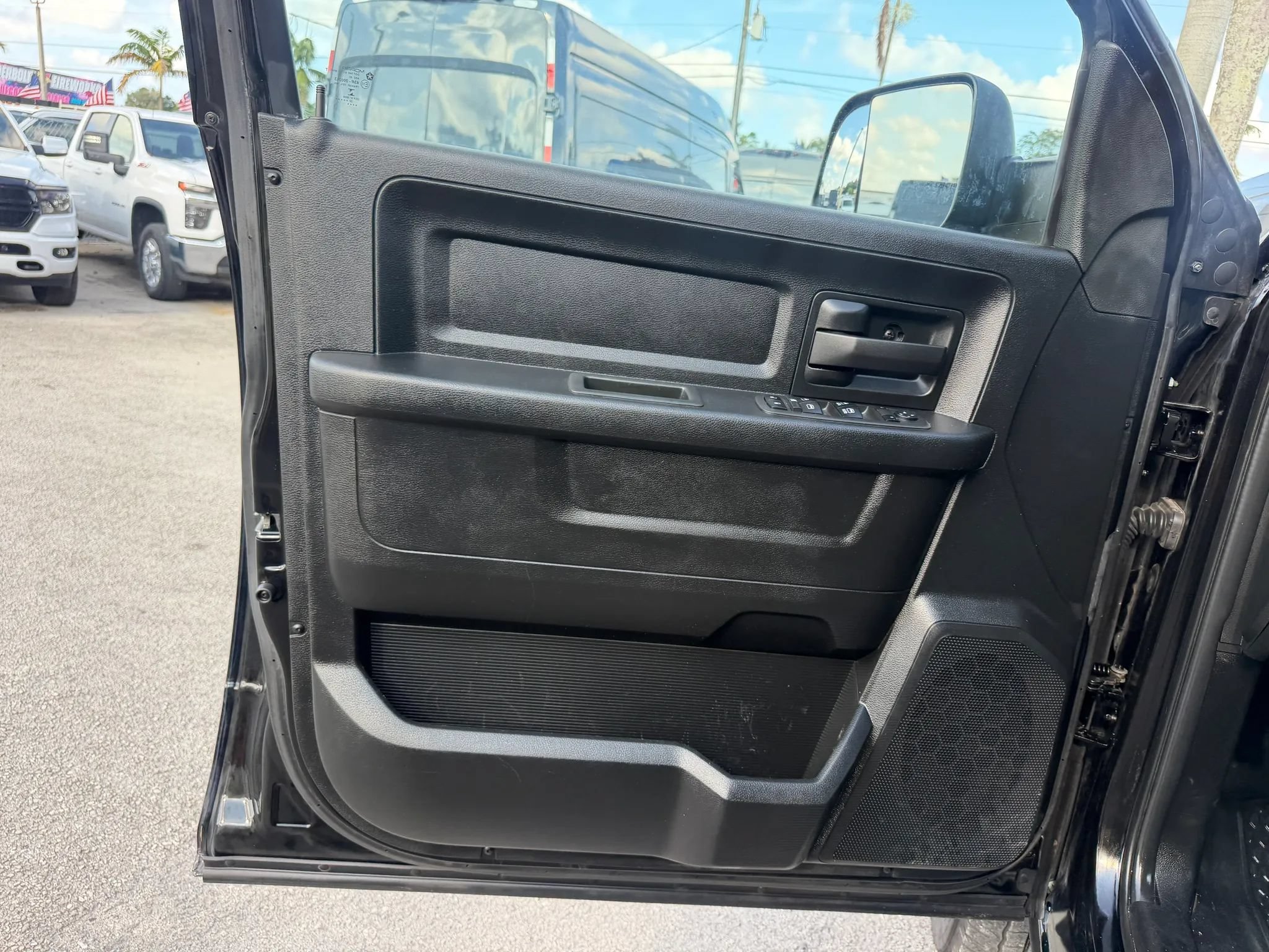 Used 2022 RAM 3500 Tradesman w/ Chrome Appearance Group AWD/4WD image 11
