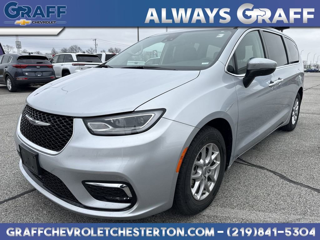 Used 2023 Chrysler Pacifica Touring-L image 1