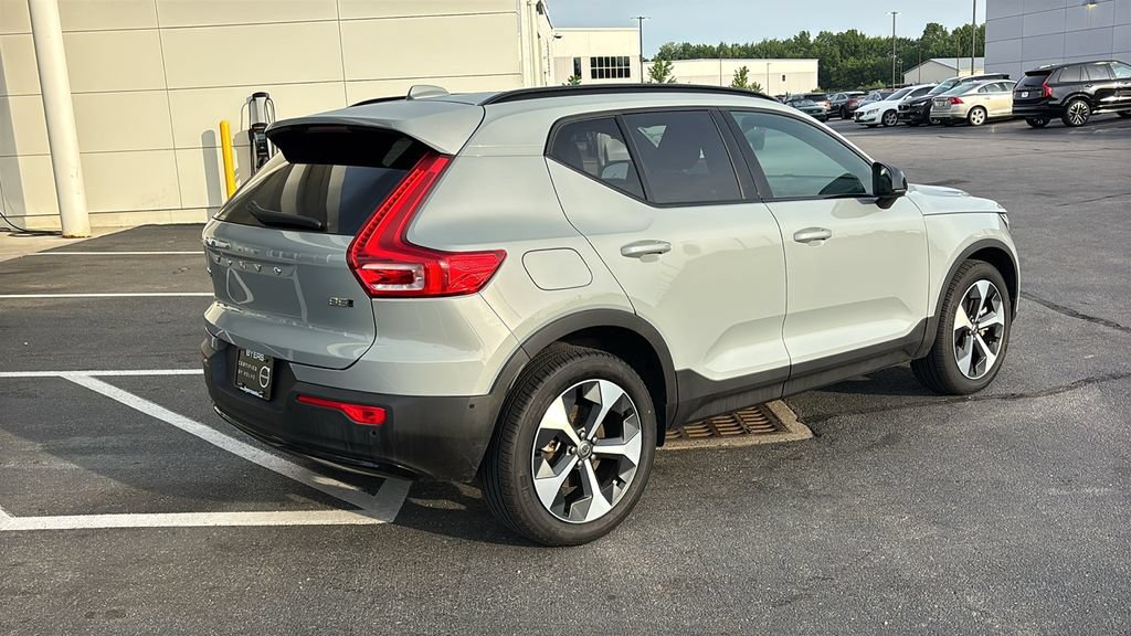 Certified 2025 Volvo XC40 B5 Plus AWD/4WD image 29