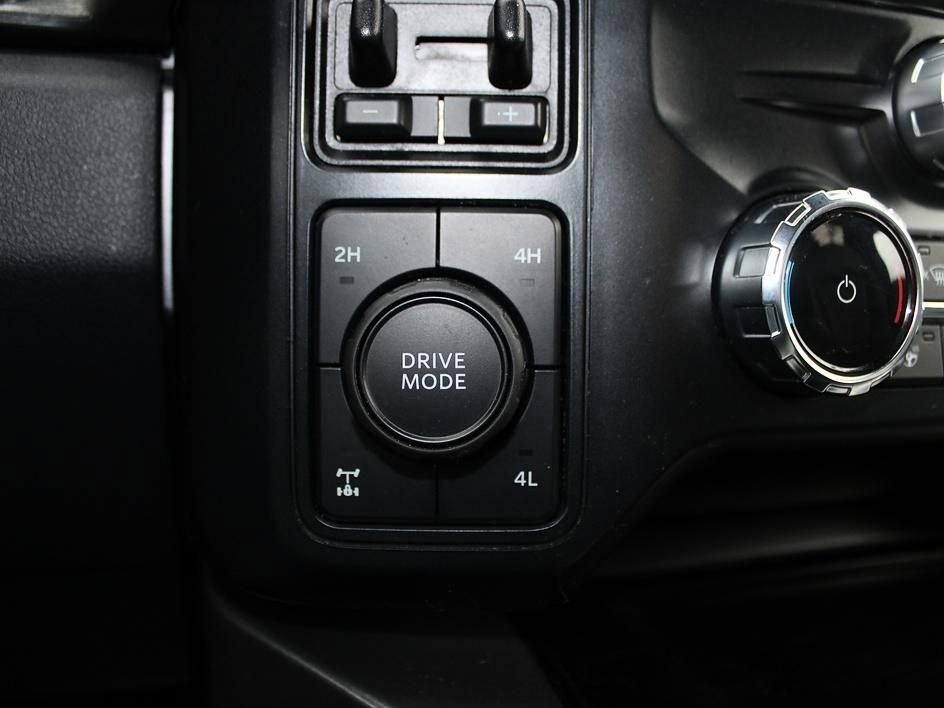 Used 2023 Ford F350 Lariat w/ FX4 Off-Road Package image 30