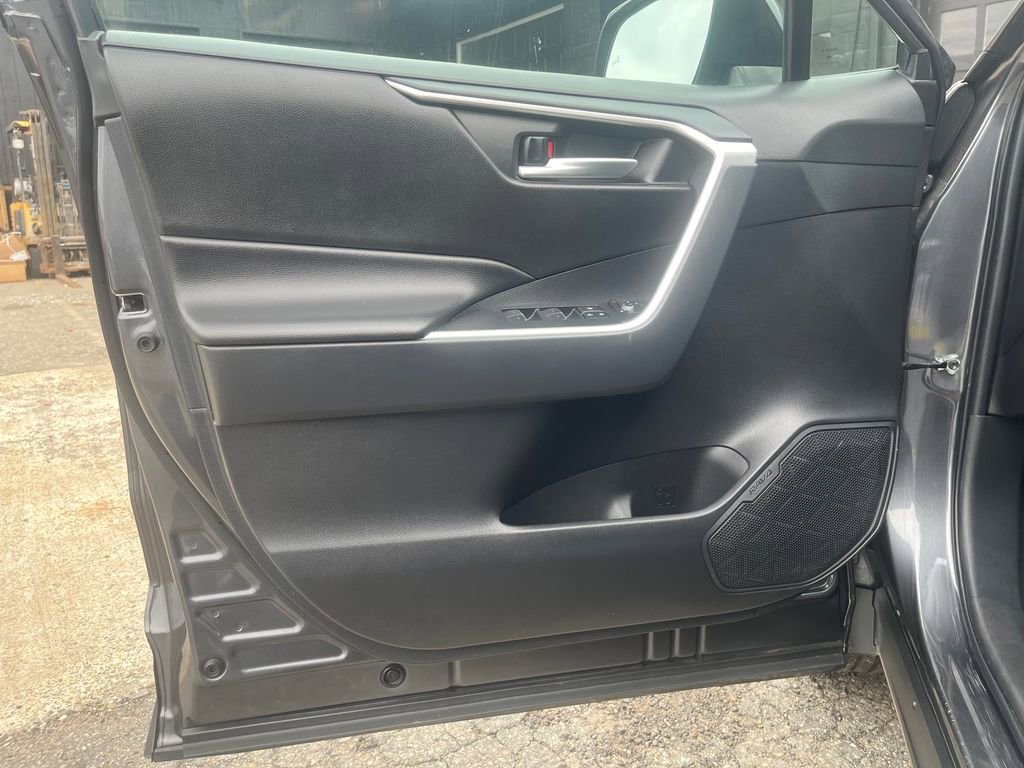 Used 2025 Toyota RAV4 XLE AWD/4WD image 20