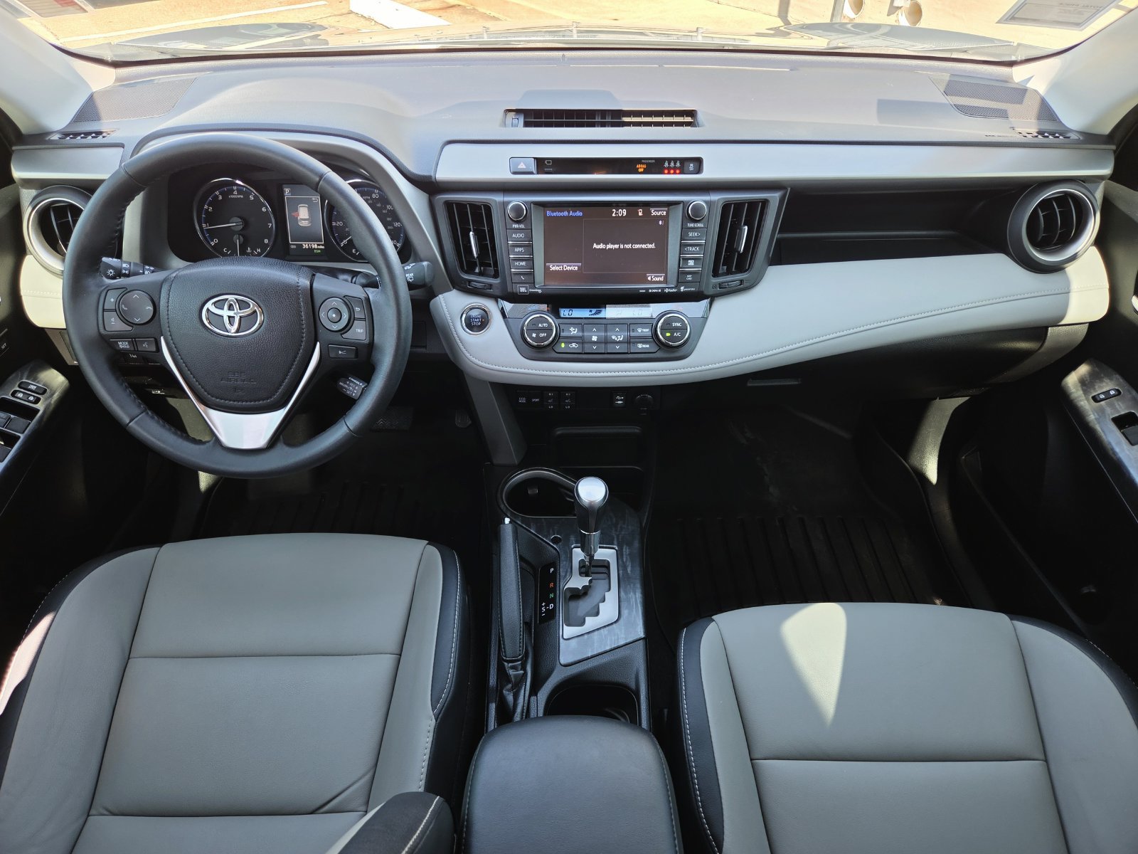 Used 2018 Toyota RAV4 Platinum FWD image 12