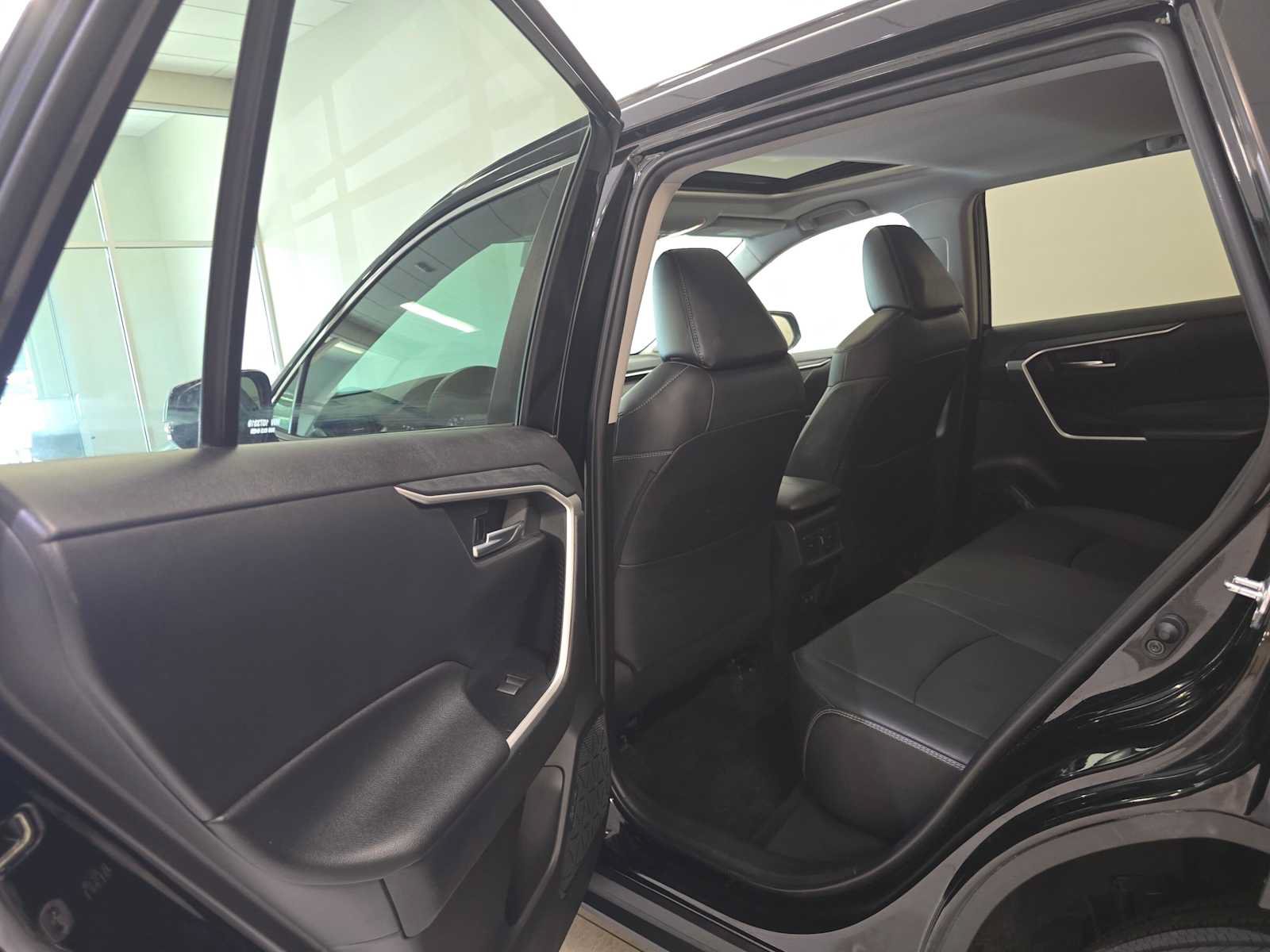 Certified 2021 Toyota RAV4 XLE Premium AWD/4WD image 24
