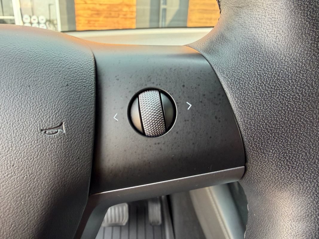 Used 2022 Tesla Model Y Long Range AWD/4WD image 34