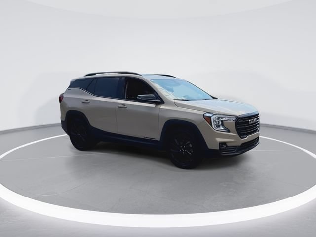 Used 2023 GMC Terrain SLT w/ Tech Package FWD image 2