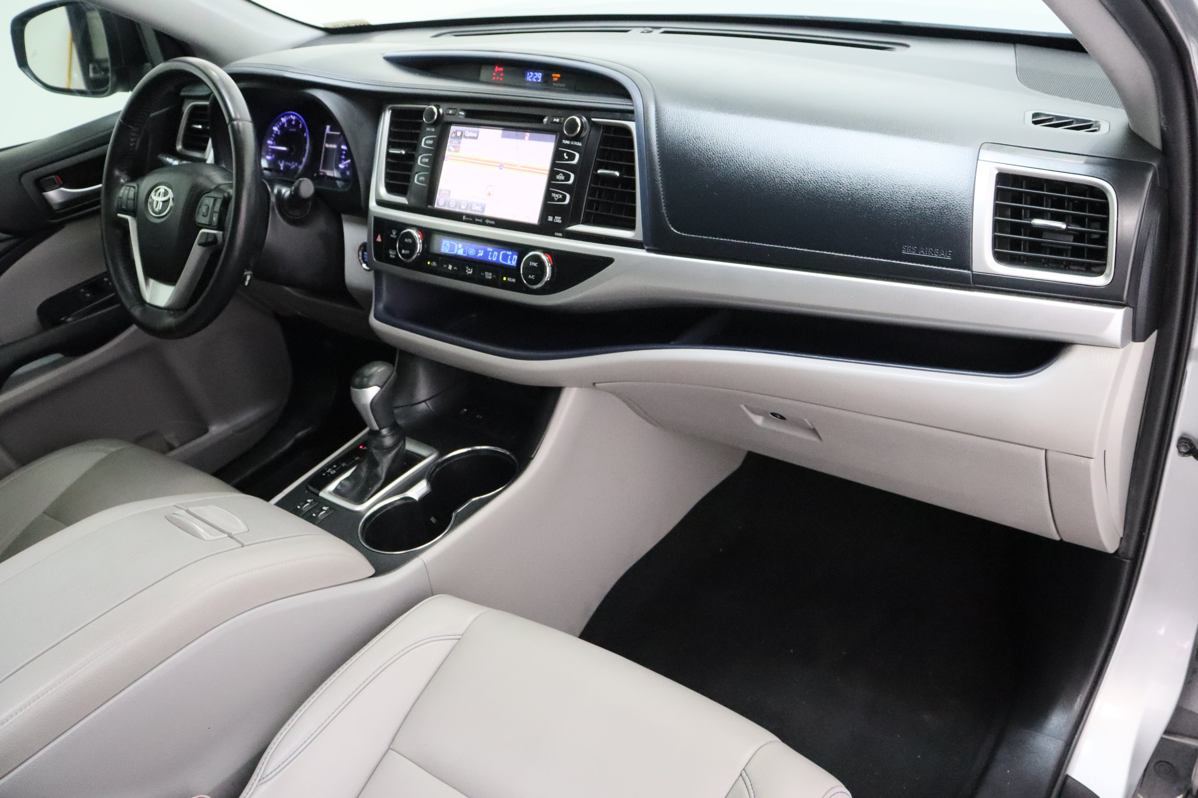 Used 2019 Toyota Highlander XLE FWD image 41