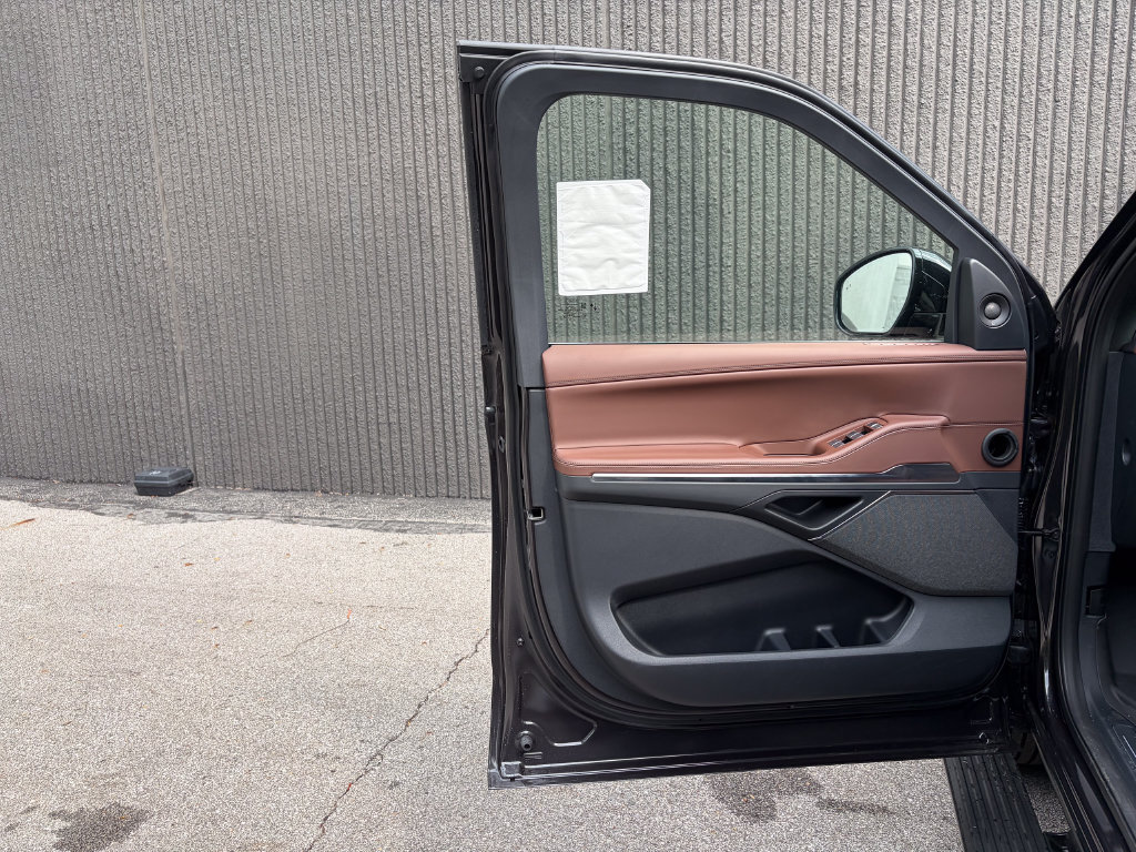 New 2027 Lincoln Navigator Reserve AWD/4WD image 16