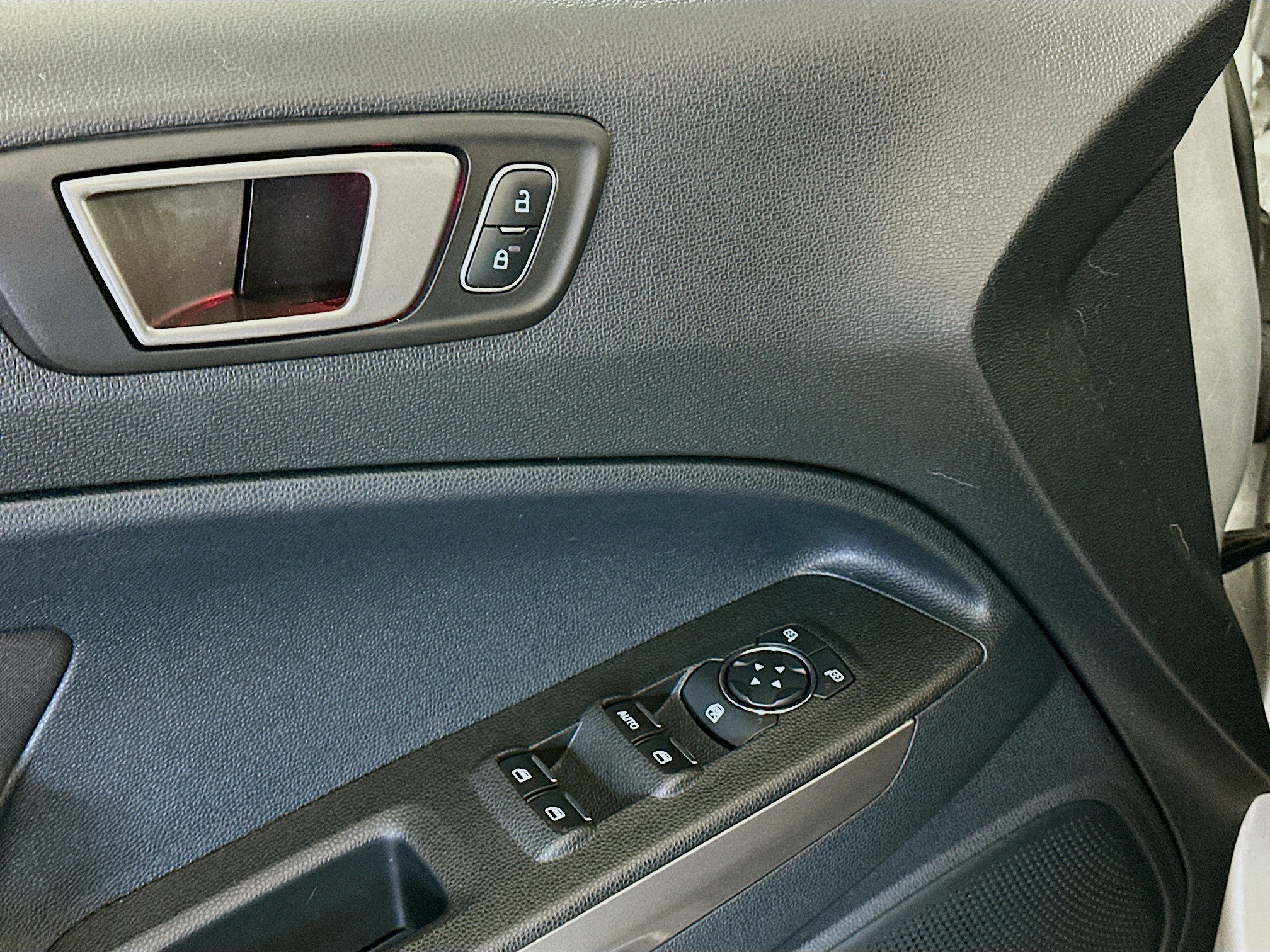 Used 2020 Ford EcoSport SE w/ SE Convenience Package image 15