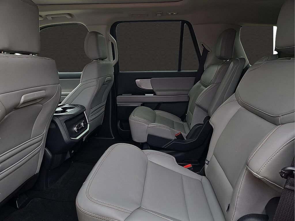 Used 2025 Ford Expedition Active AWD/4WD image 10
