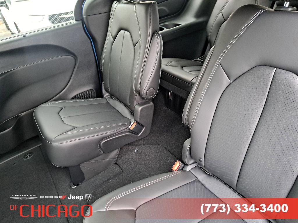 New 2026 Chrysler Pacifica Select w/ S Appearance Package image 12