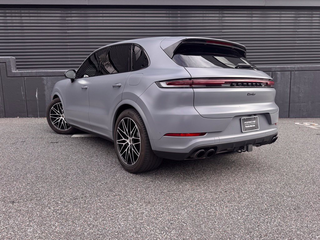 Certified 2025 Porsche Cayenne Turbo AWD/4WD image 3