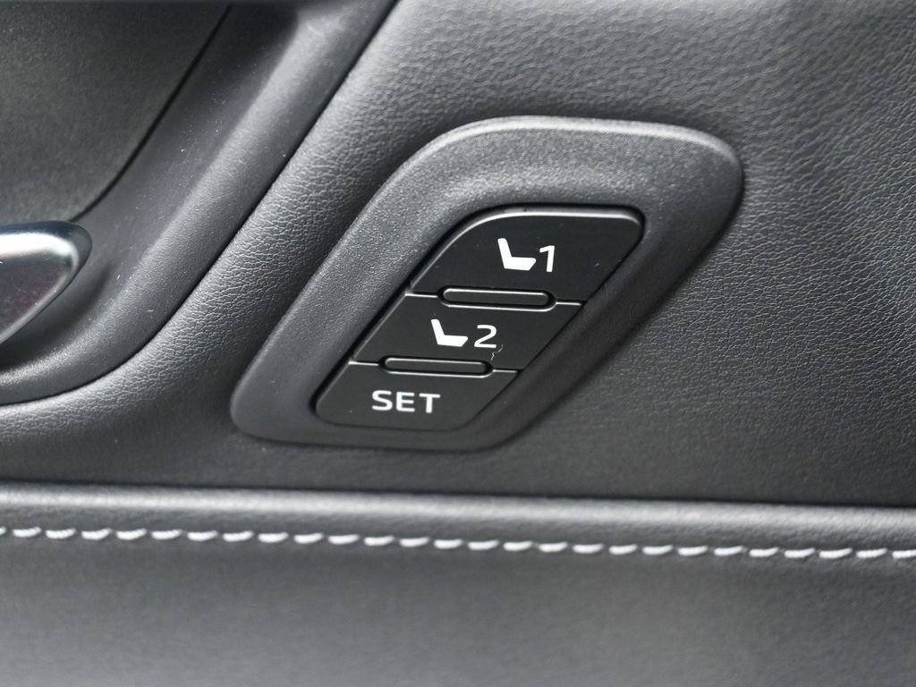 Certified 2024 Toyota Venza Nightshade image 17