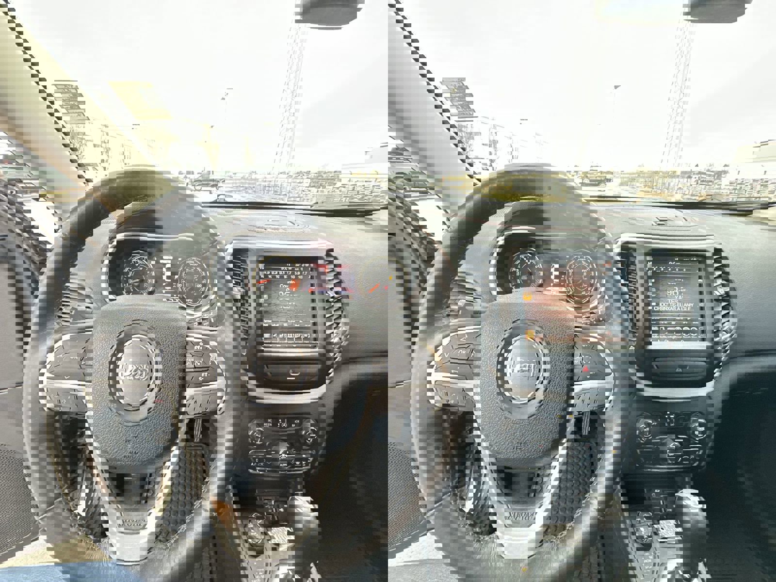 Used 2015 Jeep Cherokee Trailhawk w/ Comfort/Convenience Group AWD/4WD image 11