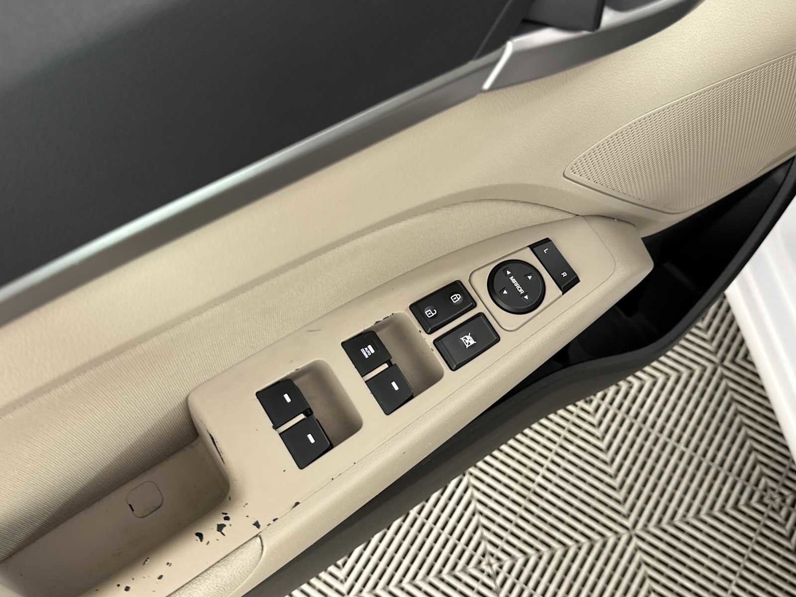 Used 2018 Hyundai Elantra SEL w/ Cargo Package image 16