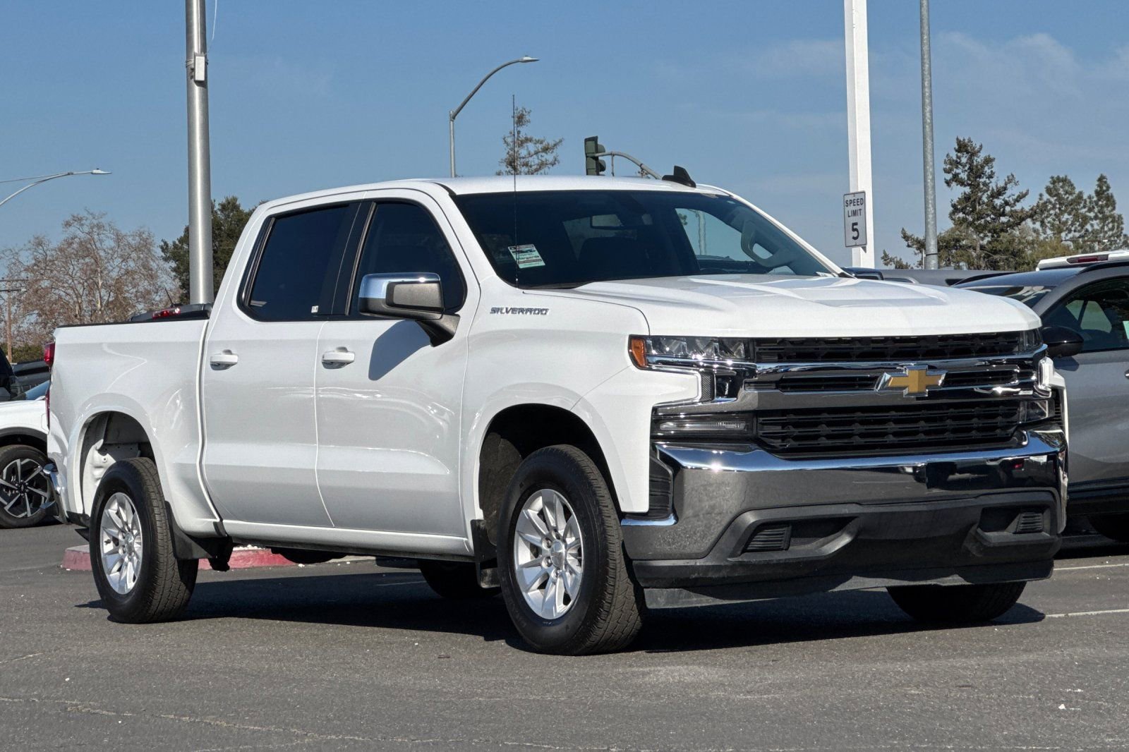 Used 2022 Chevrolet Silverado 1500 LT image 2