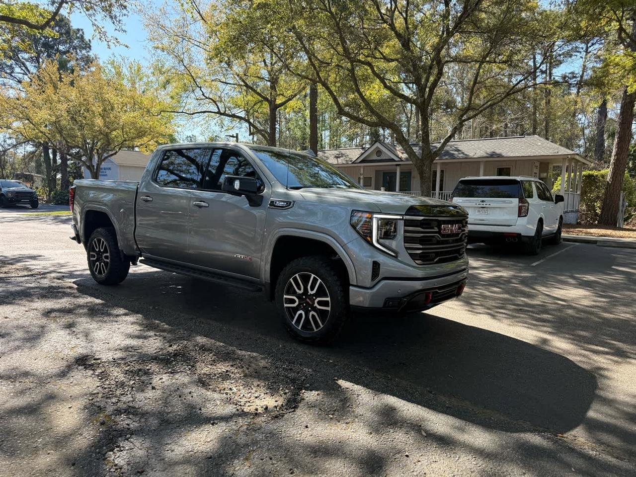 Used 2025 GMC Sierra 1500 AT4 w/ AT4 Premium Package AWD/4WD image 3