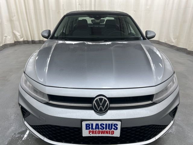 Used 2025 Volkswagen Jetta SE w/ Sunroof Package image 8