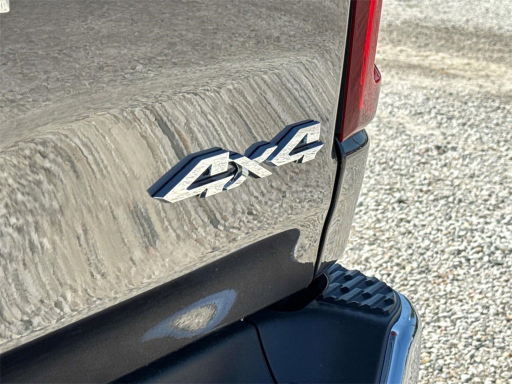 New 2026 RAM 1500 4x4 Crew Cab image 8